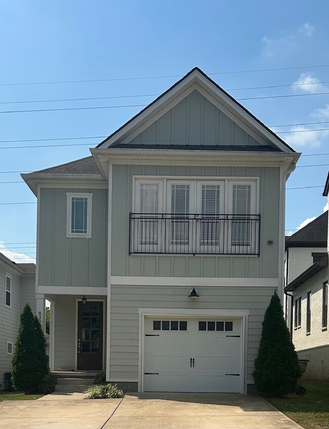 Building Photo - Stunning Home in Melrose 12 South Area...D...