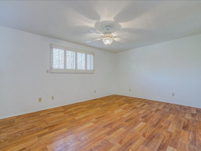 Building Photo - Enjoy stunning Catalina Mountain views fro...