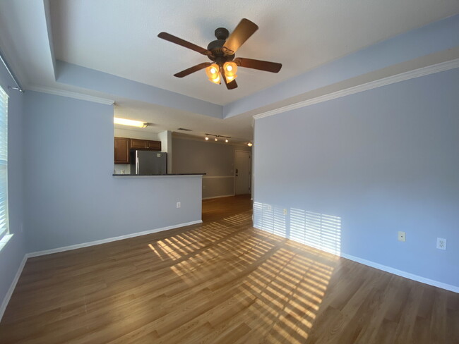 Building Photo - Updated One Bedroom Condo In The Reserve a...