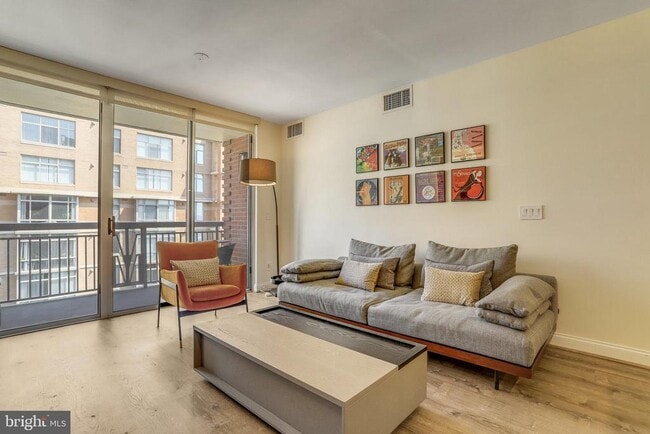 Building Photo - 1020 N Highland St