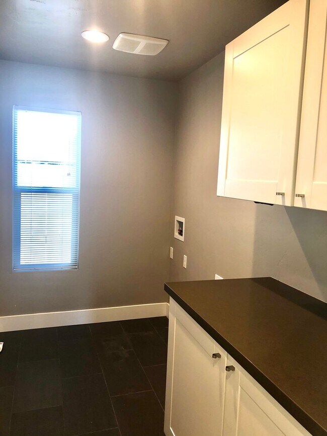Building Photo - Recently renovated home near downtown Davis