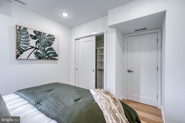 Building Photo - 850 N 19th St