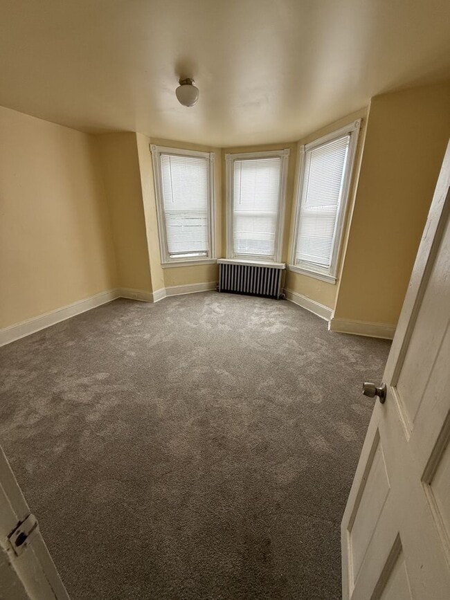 Building Photo - Beautiful 3 Bedroom Home – Updated & Move In Ready – Cobbs Creek / West Philly