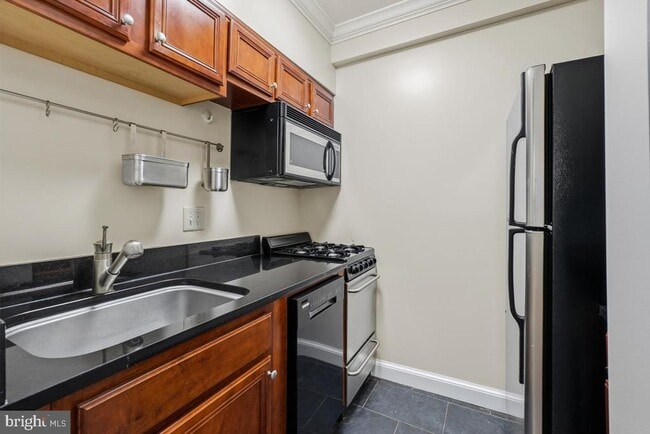 Building Photo - 906 S Washington St