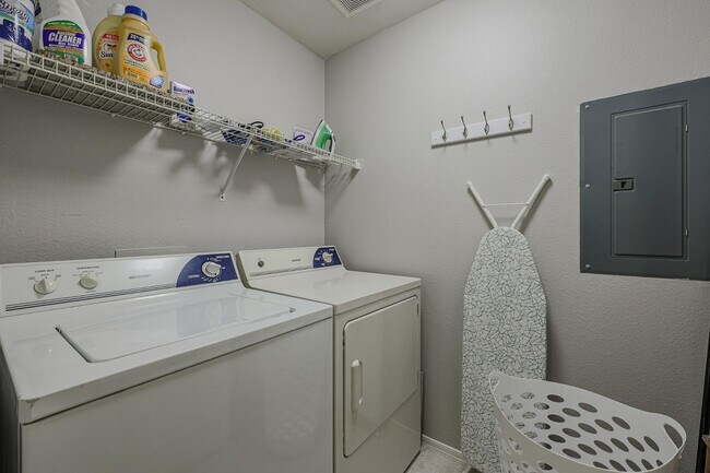 Building Photo - 14950 W Mountain View Blvd