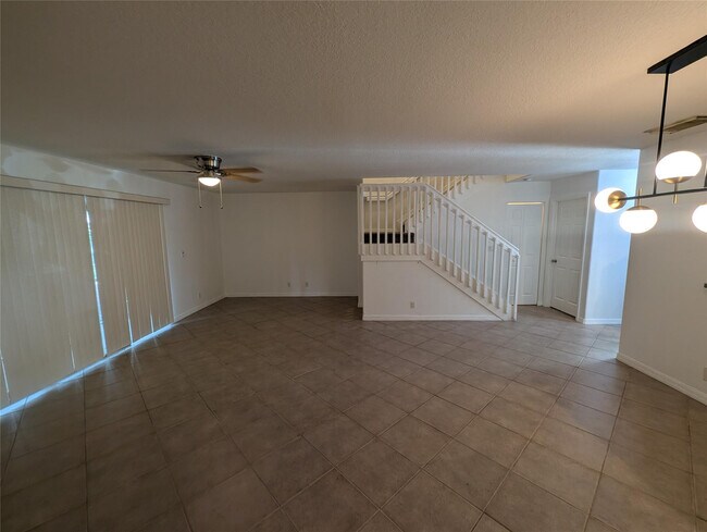 Building Photo - 4759 Pinemore Ln