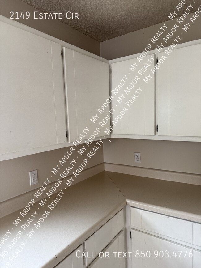Building Photo - 2149 Estate Cir