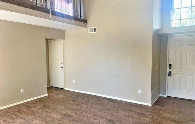 Building Photo - 4269 Hillcrest Dr