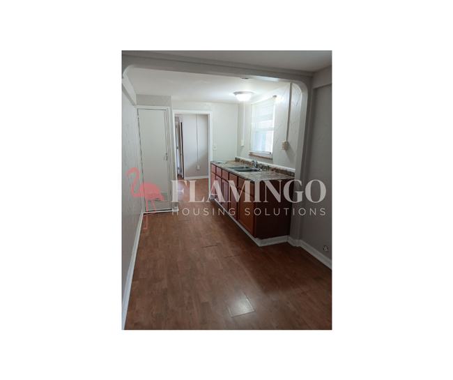 Building Photo - Comfortable 2-Bedroom Home with Garage & S...