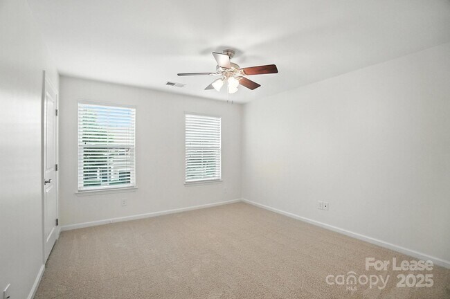 Building Photo - 2031 Hamil Ridge Dr