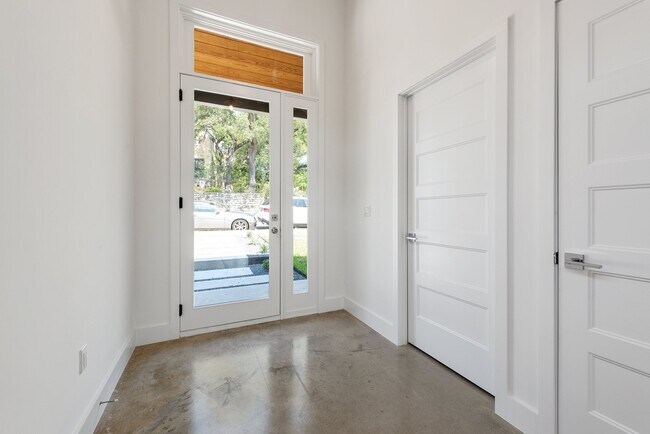 Building Photo - 3107 Walling Dr