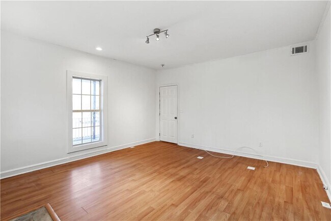Building Photo - 1512 Flat Shoals Rd