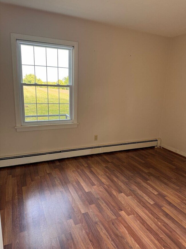 Building Photo - 5 Bedroom || 3 Bathroom Home with All Util...