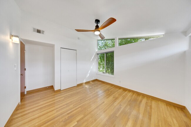 Building Photo - 16439 Kingsbury St