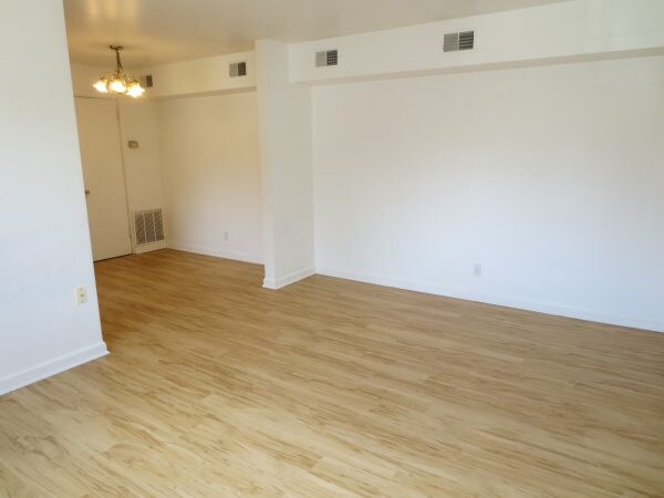 Building Photo - 5712 Phillips Ave