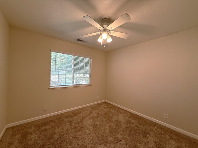 Building Photo - 2170 Robailey Dr