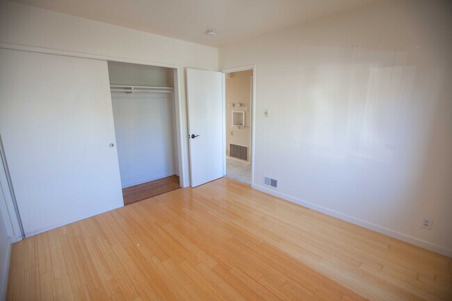 Building Photo - 620