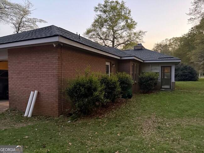 Building Photo - 101 Smoke Rise Dr