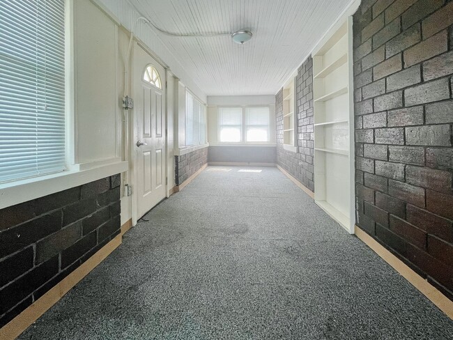 Building Photo - Coming Soon in Muncie! 3 Bed / 1 Bath House — Pet Friendly! Washer & Dryer Hookups!