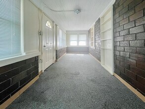 Building Photo - Coming Soon in Muncie! 3 Bed / 1 Bath House — Pet Friendly! Washer & Dryer Hookups!