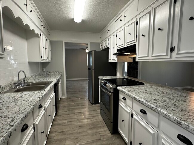 Building Photo - 2139 Kingsley Ct