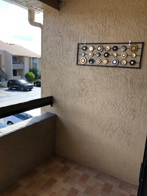 Building Photo - 5283 Vineland Rd