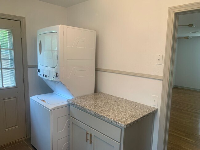 Building Photo - Pre Leasing for fall 2026! 2/1 in Tech Terrace