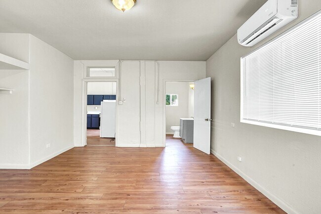 Building Photo - Central 1 Bedroom 1 Bath