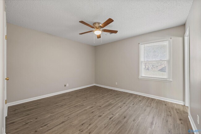 Building Photo - 13935 SW Wyandotte Dr
