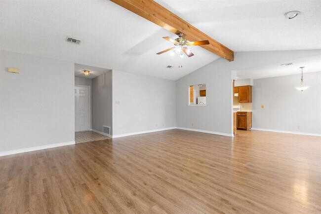 Building Photo - 506 Lakeway Dr
