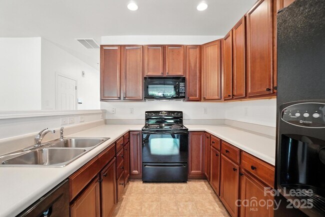 Building Photo - 15554 Stronvar House Ln