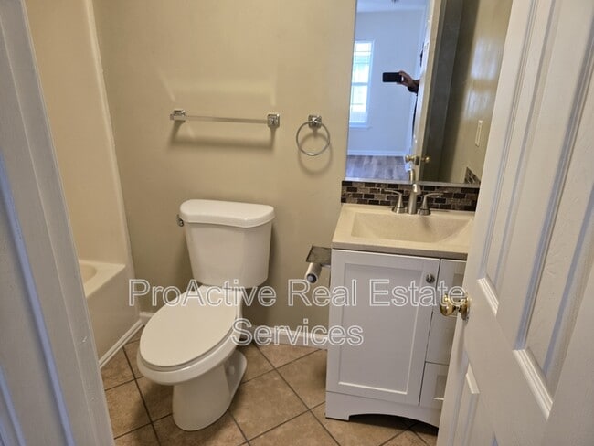 Building Photo - 831 Marshall Ave