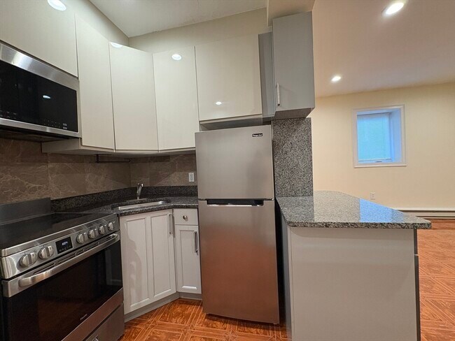 Building Photo - 69 Babcock St