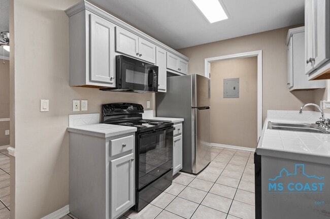 Building Photo - 108 N Island View Ave