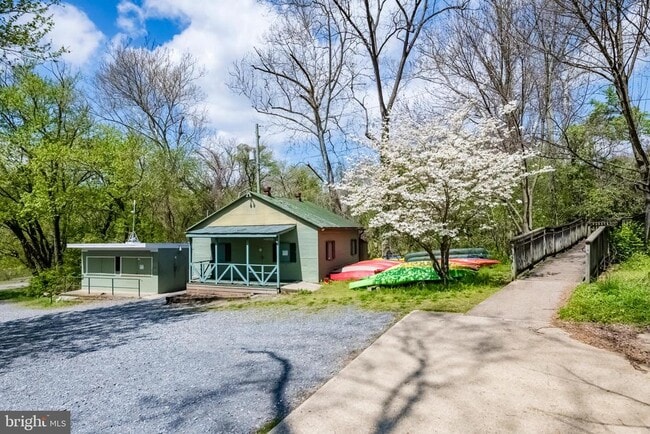 Building Photo - 4817 Reservoir Rd NW