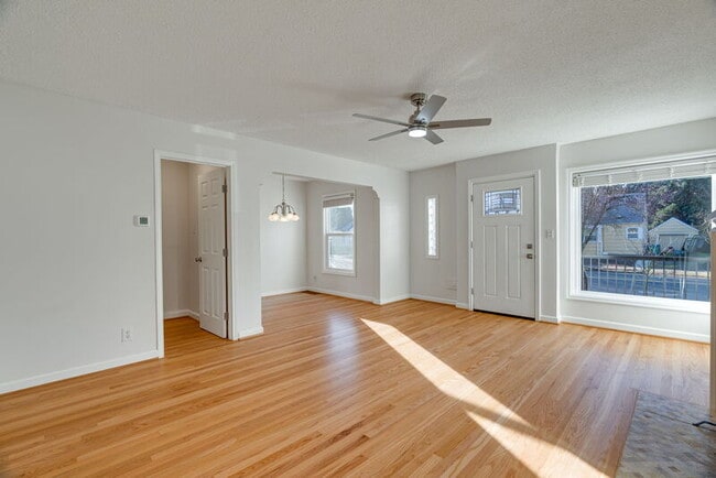 Building Photo - 1937 NE Dekum St