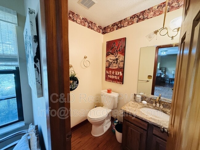 Building Photo - 8462 Glenbrook Dr