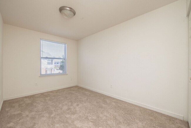 Building Photo - Two-bedroom Unit in Richmond Condo