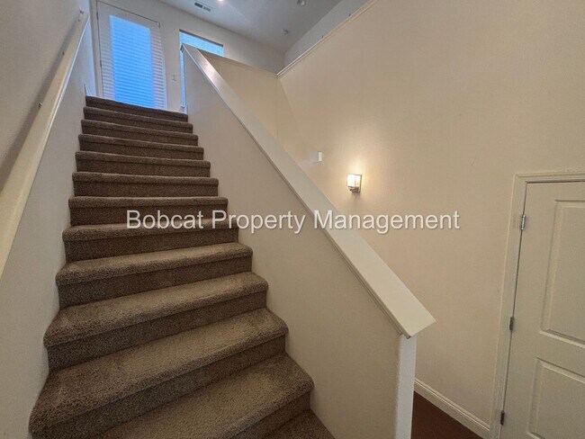 Building Photo - 3 Bed, 2.5 Bath, Townhome Located in Carson City - Mills Landing Community