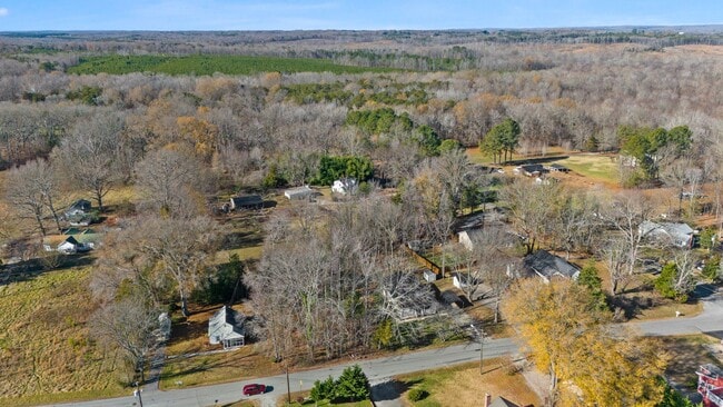 Building Photo - 3-Bedroom in Town of Farmville with One-Le...