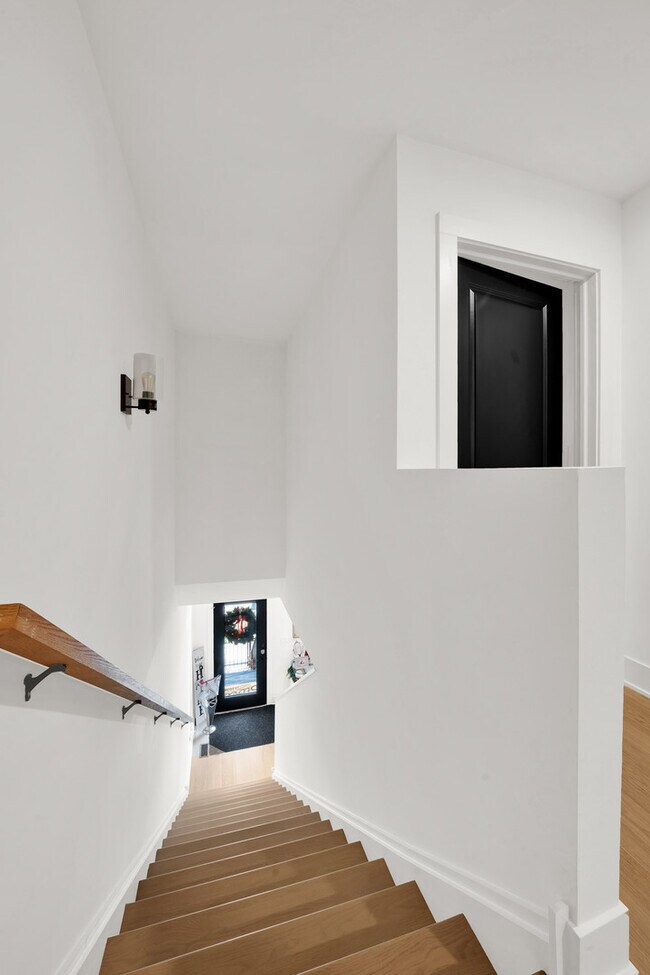 Building Photo - 1522 N Leamington Ave