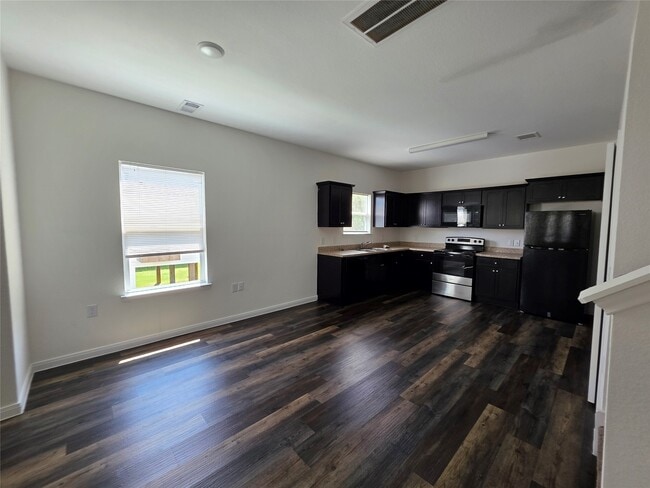 Building Photo - 6210 Lacey Oak Dr