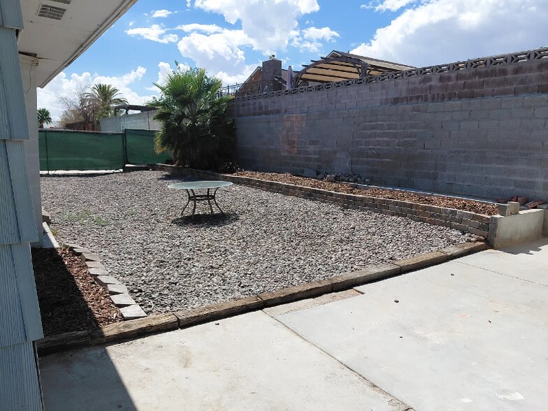 Building Photo - 828 Biljac St