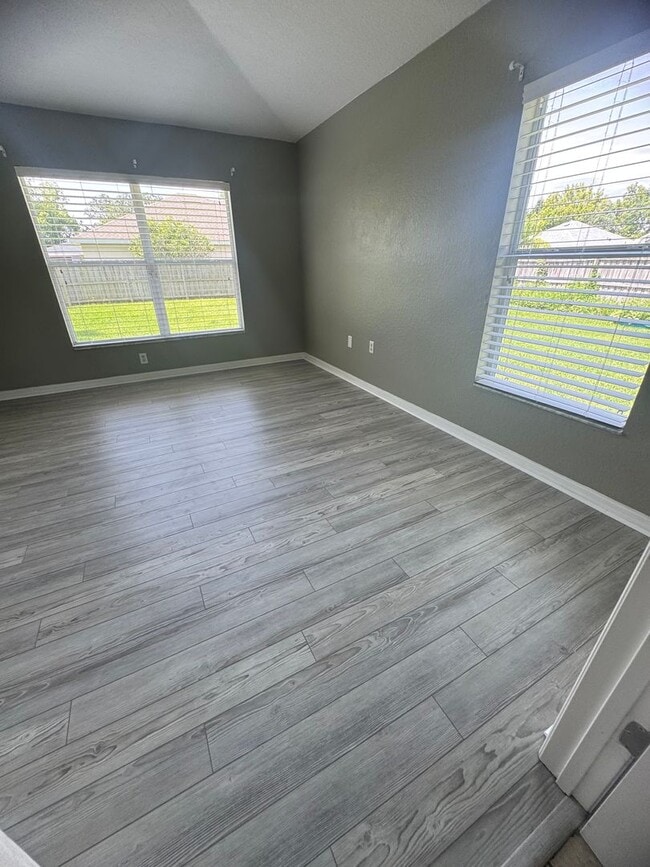 Building Photo - Central Lakeland 3bedroom 2 bath!