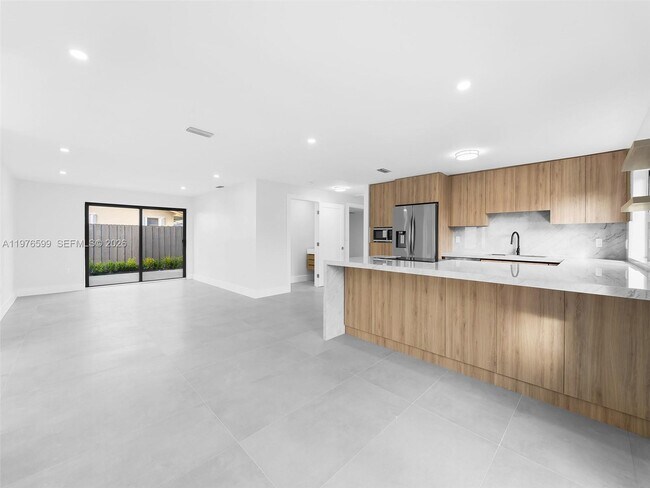 Building Photo - 212 SW 7th St