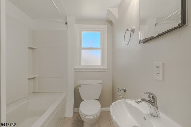 Building Photo - 15 Crown St