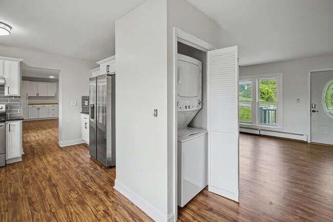 Building Photo - 415 Mountain View Rd