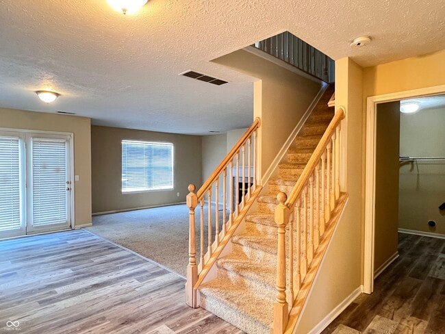 Building Photo - 5913 Sandalwood Dr