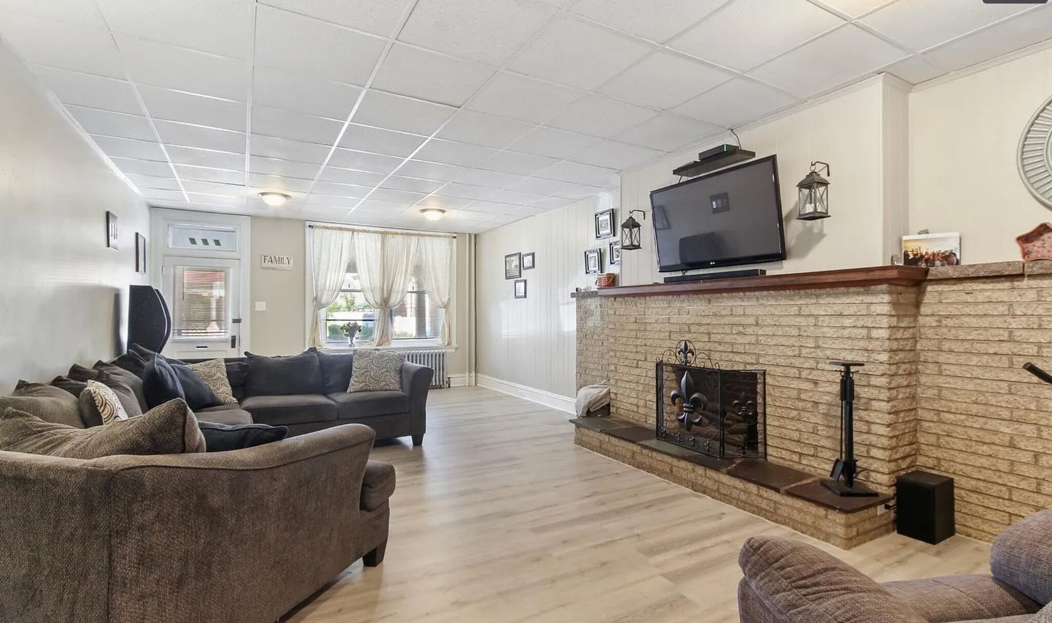 Livingroom - 125 N 4th St