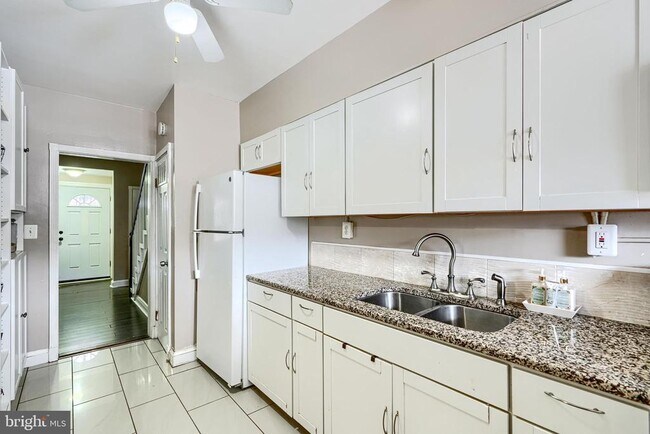 Building Photo - 1543 Lochwood Rd